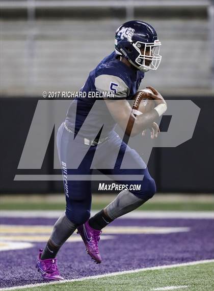 Thumbnail 3 in Eastside Catholic vs Gonzaga Prep (Emerald City Kickoff Classic) photogallery.