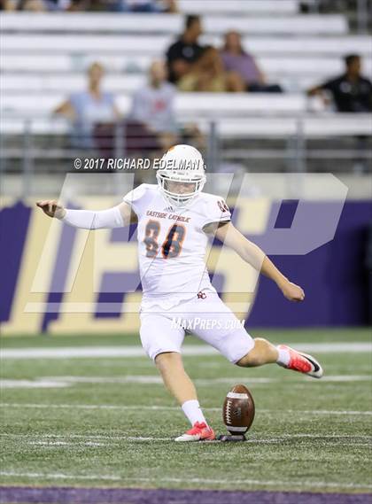 Thumbnail 2 in Eastside Catholic vs Gonzaga Prep (Emerald City Kickoff Classic) photogallery.