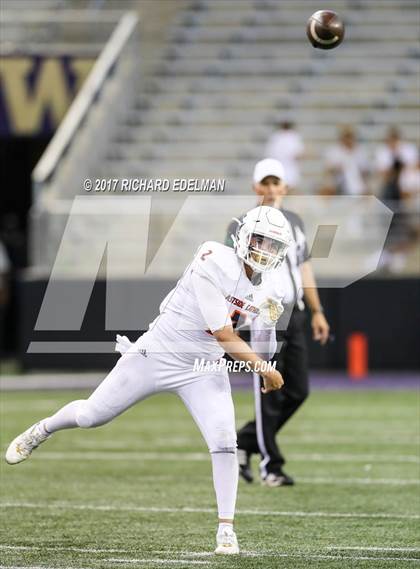 Thumbnail 2 in Eastside Catholic vs Gonzaga Prep (Emerald City Kickoff Classic) photogallery.