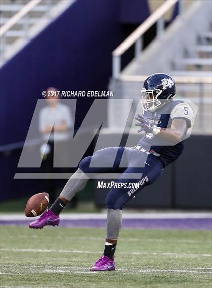 Thumbnail 1 in Eastside Catholic vs Gonzaga Prep (Emerald City Kickoff Classic) photogallery.