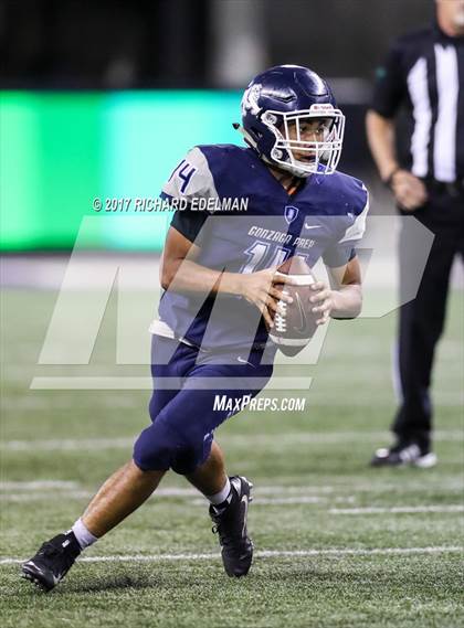 Thumbnail 2 in Eastside Catholic vs Gonzaga Prep (Emerald City Kickoff Classic) photogallery.