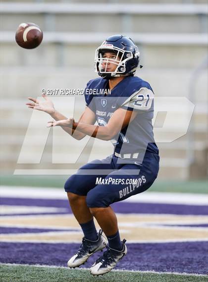 Thumbnail 2 in Eastside Catholic vs Gonzaga Prep (Emerald City Kickoff Classic) photogallery.