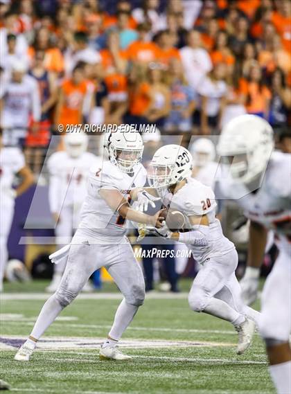 Thumbnail 2 in Eastside Catholic vs Gonzaga Prep (Emerald City Kickoff Classic) photogallery.