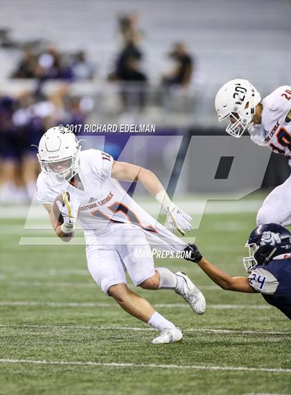 Thumbnail 2 in Eastside Catholic vs Gonzaga Prep (Emerald City Kickoff Classic) photogallery.
