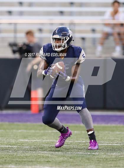 Thumbnail 3 in Eastside Catholic vs Gonzaga Prep (Emerald City Kickoff Classic) photogallery.