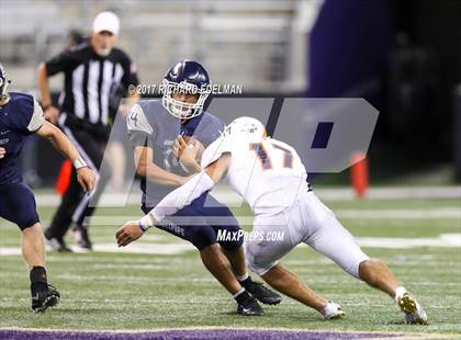 Thumbnail 2 in Eastside Catholic vs Gonzaga Prep (Emerald City Kickoff Classic) photogallery.