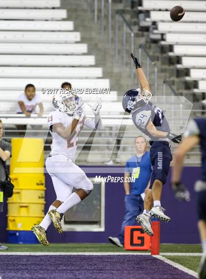 Thumbnail 1 in Eastside Catholic vs Gonzaga Prep (Emerald City Kickoff Classic) photogallery.