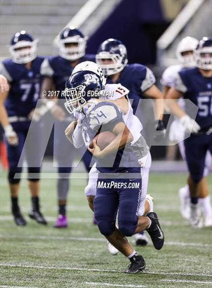 Thumbnail 2 in Eastside Catholic vs Gonzaga Prep (Emerald City Kickoff Classic) photogallery.