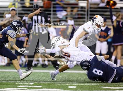Thumbnail 2 in Eastside Catholic vs Gonzaga Prep (Emerald City Kickoff Classic) photogallery.