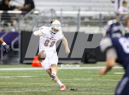 Thumbnail 2 in Eastside Catholic vs Gonzaga Prep (Emerald City Kickoff Classic) photogallery.