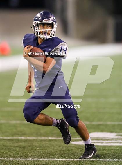 Thumbnail 2 in Eastside Catholic vs Gonzaga Prep (Emerald City Kickoff Classic) photogallery.