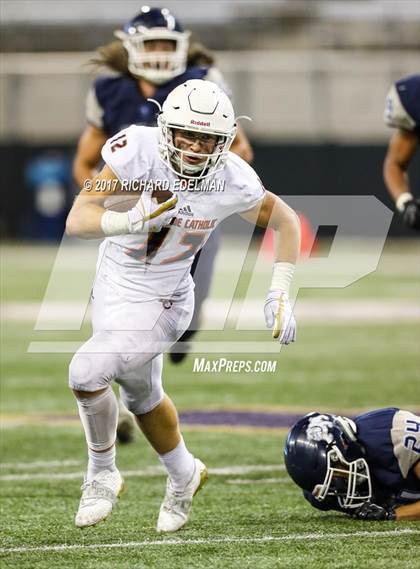 Thumbnail 2 in Eastside Catholic vs Gonzaga Prep (Emerald City Kickoff Classic) photogallery.