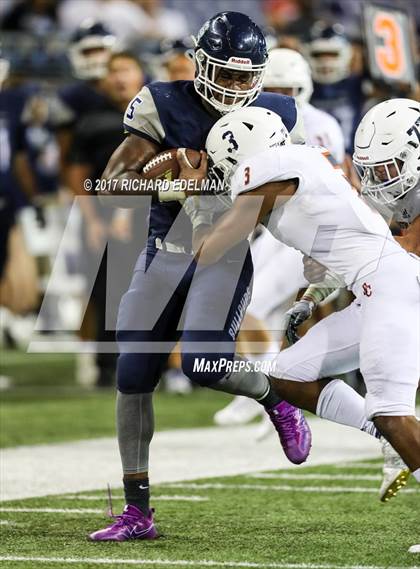 Thumbnail 3 in Eastside Catholic vs Gonzaga Prep (Emerald City Kickoff Classic) photogallery.