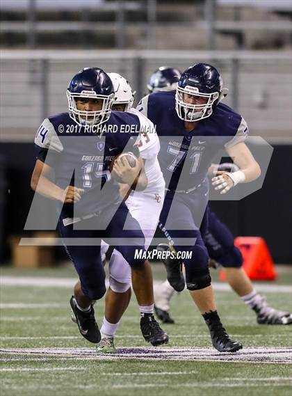 Thumbnail 2 in Eastside Catholic vs Gonzaga Prep (Emerald City Kickoff Classic) photogallery.