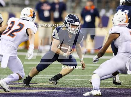 Thumbnail 2 in Eastside Catholic vs Gonzaga Prep (Emerald City Kickoff Classic) photogallery.