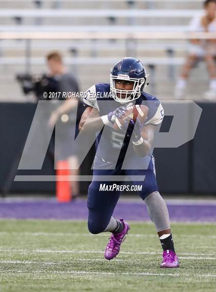 Thumbnail 2 in Eastside Catholic vs Gonzaga Prep (Emerald City Kickoff Classic) photogallery.