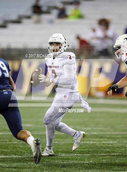 Thumbnail 2 in Eastside Catholic vs Gonzaga Prep (Emerald City Kickoff Classic) photogallery.