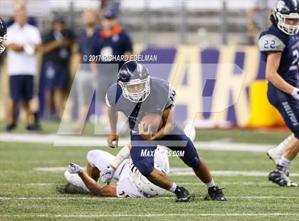Thumbnail 2 in Eastside Catholic vs Gonzaga Prep (Emerald City Kickoff Classic) photogallery.