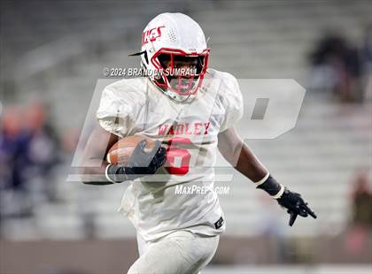 Thumbnail 3 in Maplesville vs. Wadley (AHSAA 1A Final) photogallery.