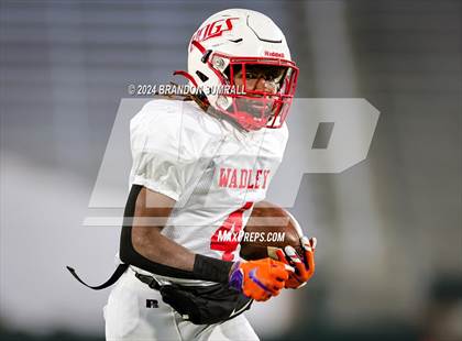 Thumbnail 2 in Maplesville vs. Wadley (AHSAA 1A Final) photogallery.