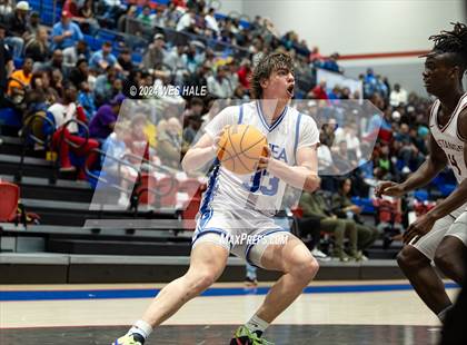 Thumbnail 2 in Memphis Home Education Association vs. Memphis East (Winter Classic) photogallery.