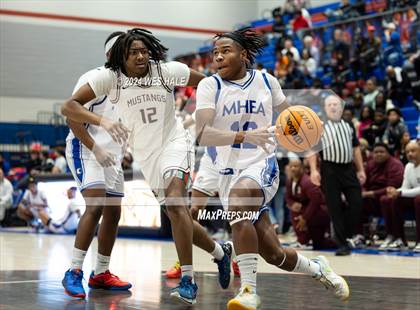 Thumbnail 3 in Memphis Home Education Association vs. Memphis East (Winter Classic) photogallery.