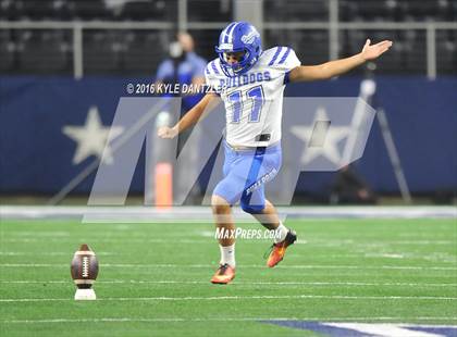 Thumbnail 2 in Mineola vs. Yoakum (UIL 3A Division 1 Final) photogallery.