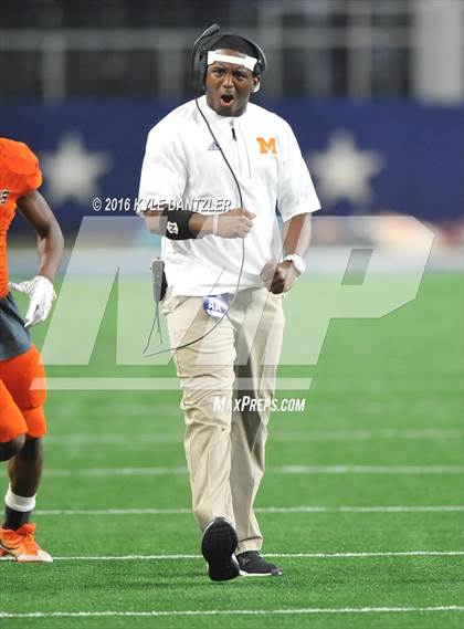 Thumbnail 1 in Mineola vs. Yoakum (UIL 3A Division 1 Final) photogallery.