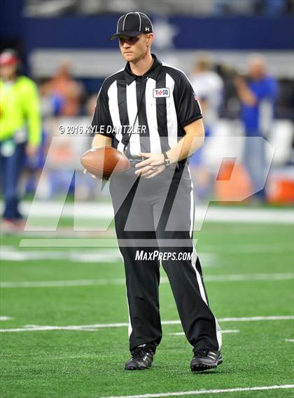 Thumbnail 3 in Mineola vs. Yoakum (UIL 3A Division 1 Final) photogallery.