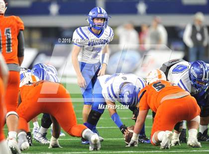 Thumbnail 2 in Mineola vs. Yoakum (UIL 3A Division 1 Final) photogallery.