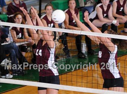 Thumbnail 2 in Benton vs Columbia (IHSA Class 2A Sectional Final) photogallery.