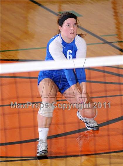 Thumbnail 2 in Benton vs Columbia (IHSA Class 2A Sectional Final) photogallery.