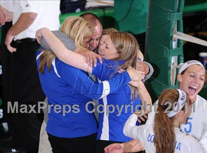 Thumbnail 2 in Benton vs Columbia (IHSA Class 2A Sectional Final) photogallery.