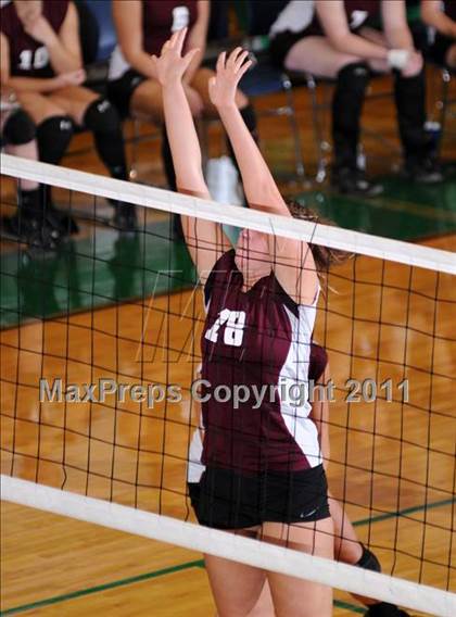 Thumbnail 2 in Benton vs Columbia (IHSA Class 2A Sectional Final) photogallery.
