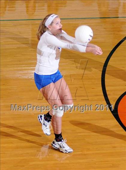 Thumbnail 1 in Benton vs Columbia (IHSA Class 2A Sectional Final) photogallery.