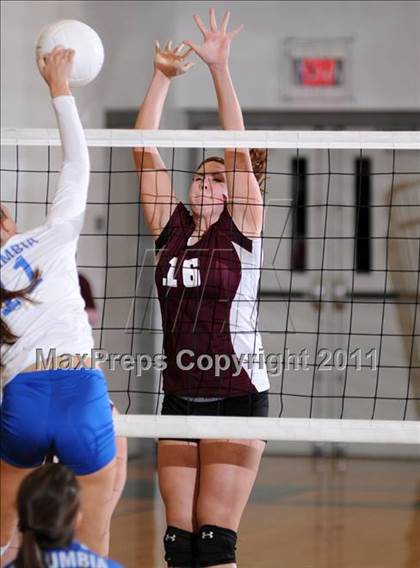 Thumbnail 3 in Benton vs Columbia (IHSA Class 2A Sectional Final) photogallery.