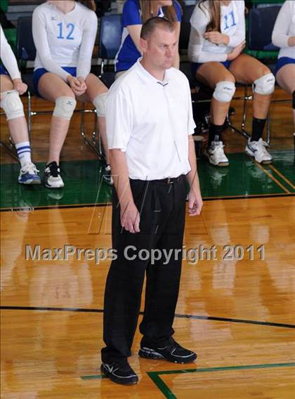 Thumbnail 1 in Benton vs Columbia (IHSA Class 2A Sectional Final) photogallery.