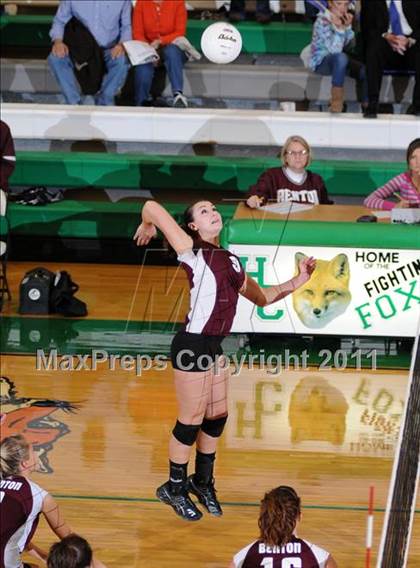 Thumbnail 3 in Benton vs Columbia (IHSA Class 2A Sectional Final) photogallery.