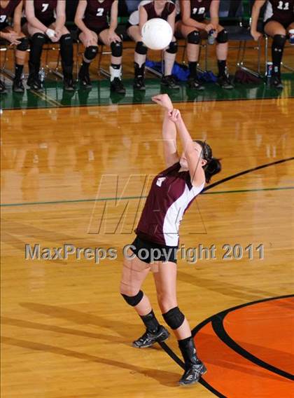 Thumbnail 1 in Benton vs Columbia (IHSA Class 2A Sectional Final) photogallery.