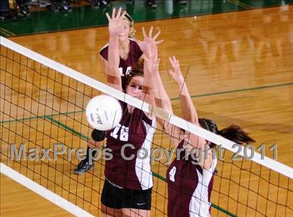 Thumbnail 1 in Benton vs Columbia (IHSA Class 2A Sectional Final) photogallery.
