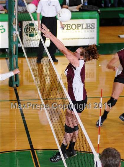Thumbnail 1 in Benton vs Columbia (IHSA Class 2A Sectional Final) photogallery.