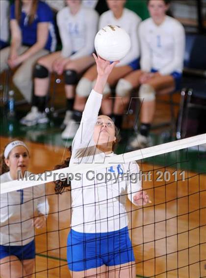 Thumbnail 2 in Benton vs Columbia (IHSA Class 2A Sectional Final) photogallery.