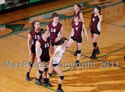 Thumbnail 2 in Benton vs Columbia (IHSA Class 2A Sectional Final) photogallery.