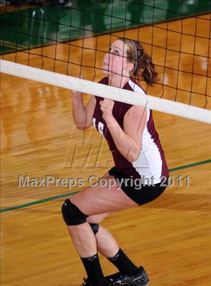 Thumbnail 1 in Benton vs Columbia (IHSA Class 2A Sectional Final) photogallery.