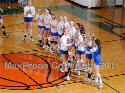 Thumbnail 1 in Benton vs Columbia (IHSA Class 2A Sectional Final) photogallery.