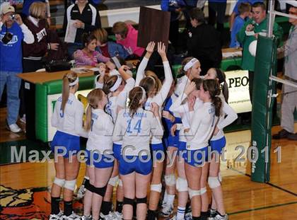 Thumbnail 3 in Benton vs Columbia (IHSA Class 2A Sectional Final) photogallery.