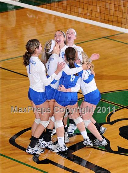 Thumbnail 1 in Benton vs Columbia (IHSA Class 2A Sectional Final) photogallery.