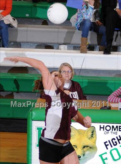 Thumbnail 1 in Benton vs Columbia (IHSA Class 2A Sectional Final) photogallery.