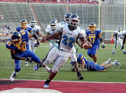 Thumbnail 2 in Winton Woods vs. Archbishop Moeller (Skyline Crosstown Showdown) photogallery.