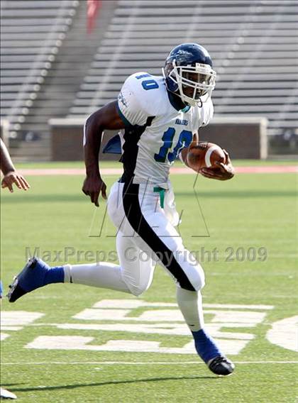 Thumbnail 2 in Winton Woods vs. Archbishop Moeller (Skyline Crosstown Showdown) photogallery.
